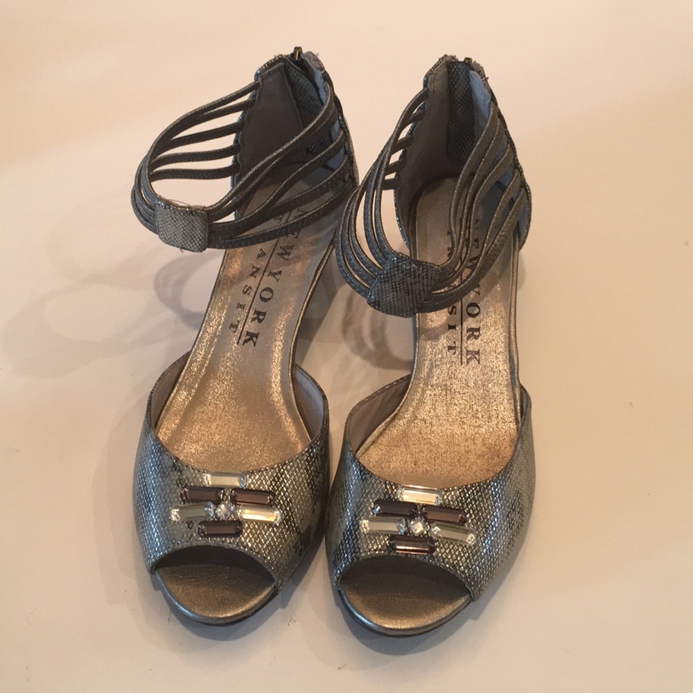 LIKE NEW SANDALS